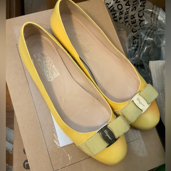 Ferragamo ballet flats in mustard - Picture 1 of 5